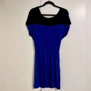 Avaleigh size S colorblock blue gathered waist tunic with black top